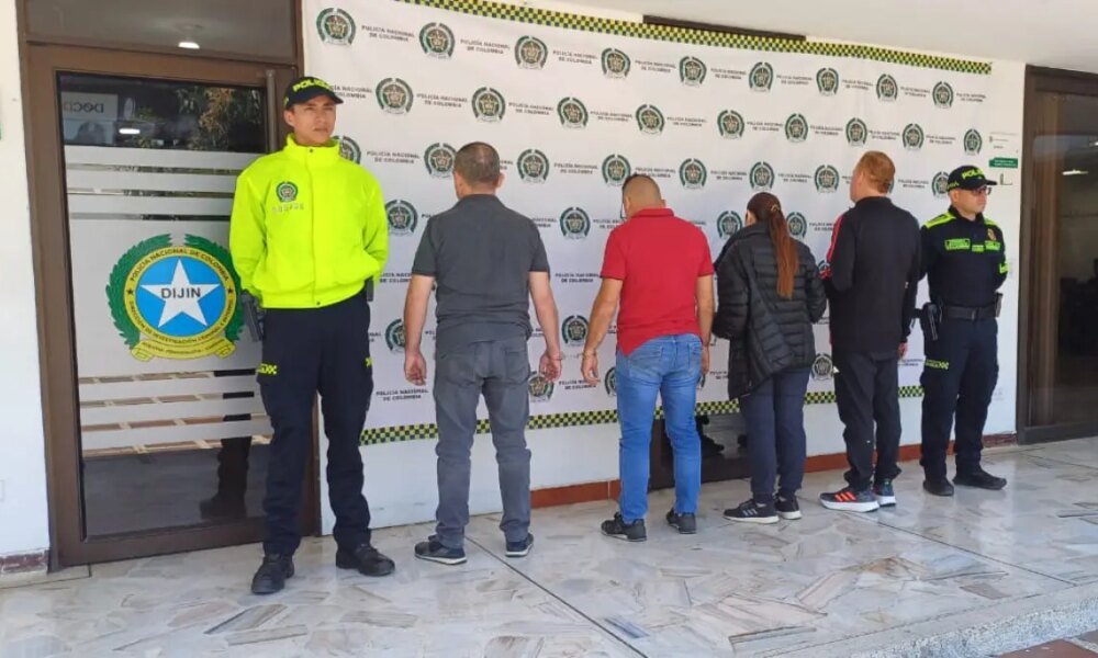 CARON CINCO Empresas Fachadas de Moda y Calzado para Evadir Más de 126.000 Millones de Pesos en Impuestos: Cuatro Personas Fueron Capturadas