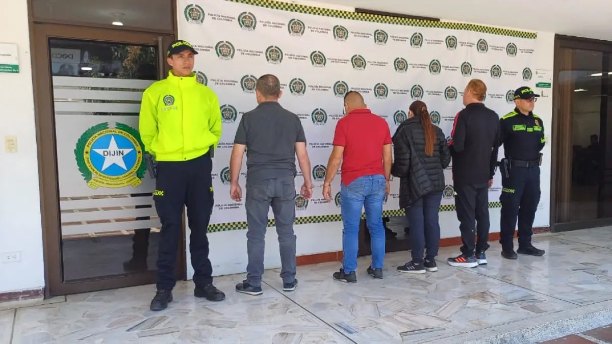 CARON CINCO Empresas Fachadas de Moda y Calzado para Evadir Más de 126.000 Millones de Pesos en Impuestos: Cuatro Personas Fueron Capturadas