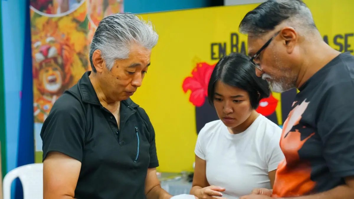Carnaval de Barranquilla Recibe Taller de Escenografía Sostenible Con Maestro Japonés T