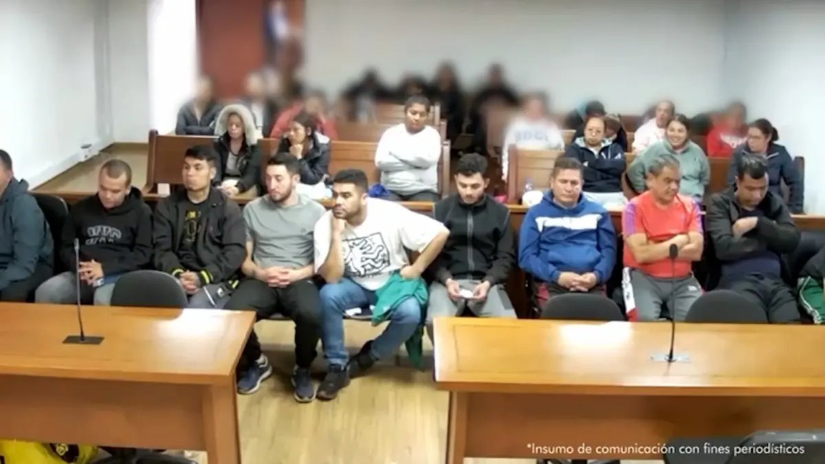 A la cárcel los 'Arrayanes' por Traficar Drogas en el Centro de Bogotá; Tres Policías Activos Que Colaboraban Con la Banda También Fueron Capturados