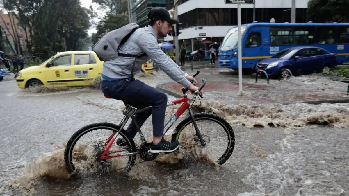 El pronóstico del clima del ideam para este domingo 10 de agosto de 2025 en bogotá y el resta del país: ES Recomendible tener un Paraguas a la Mano