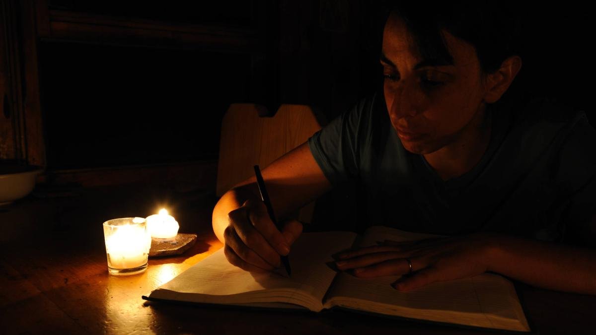 MÁS DE 50 BARRIOS EN BARRANQUILLE Y GALAPA AMANECIERON SIN ENERGIA POR FALLA ELECTRICA EN LA SUBESTACIÓN CORDIALIDAD: YA SE TRABAJA EN SU REPARACIÓN