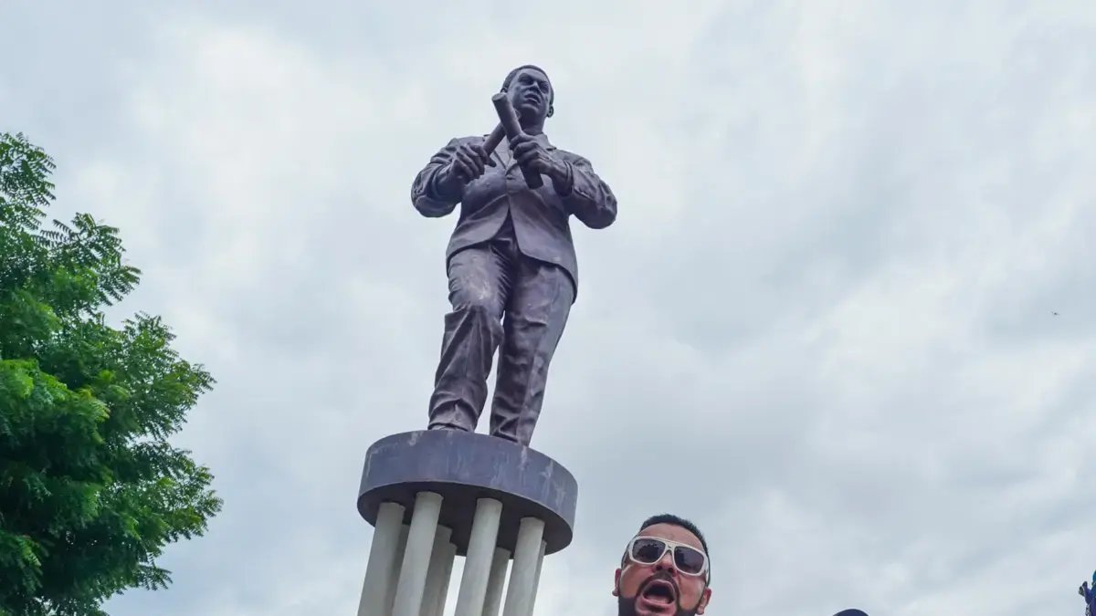 Rechazo en Barranquilla A Propuesta que busca el Traslado de Las Estatuas de Joe Arroyo y Esther Forero Al Malecón: La Razones Dantrás de la Pretensión