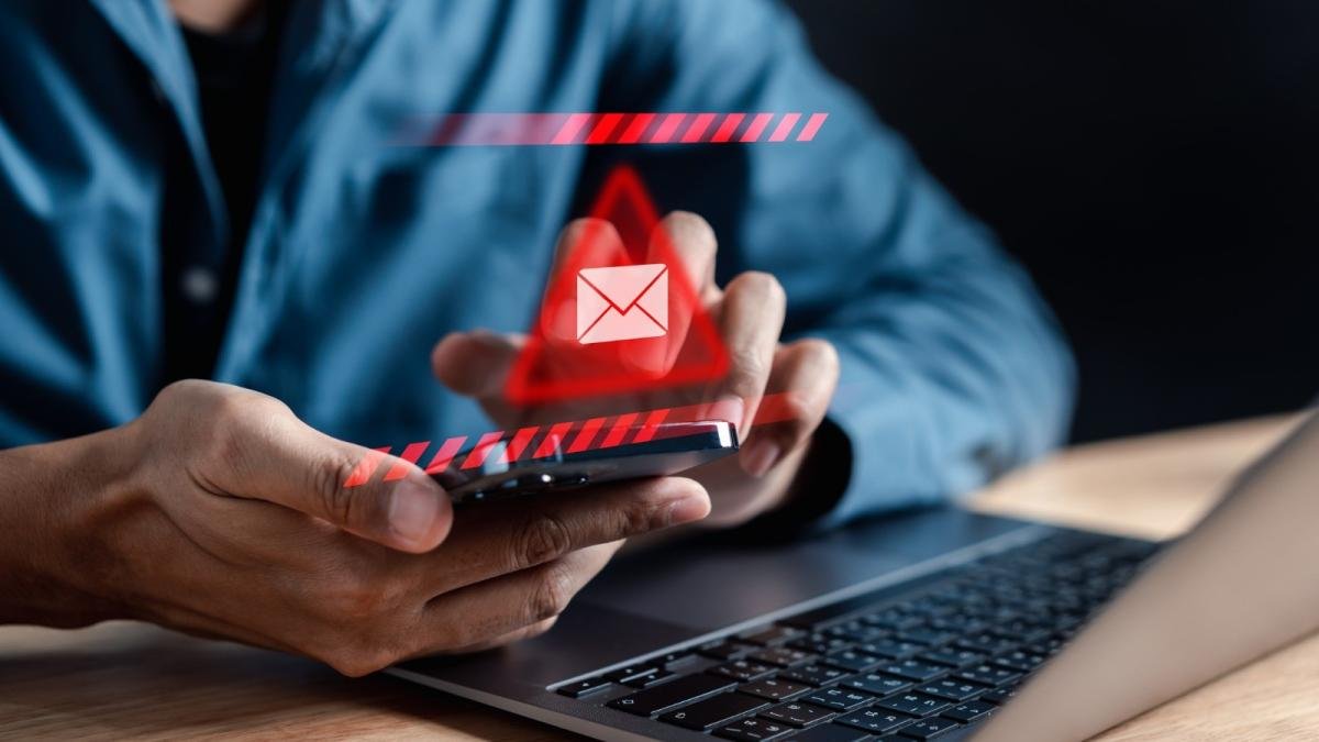 Cartagena Capturan A Mujer Que Estafaba A Comerciantes Con Combobantes Digital de Pago Falsos