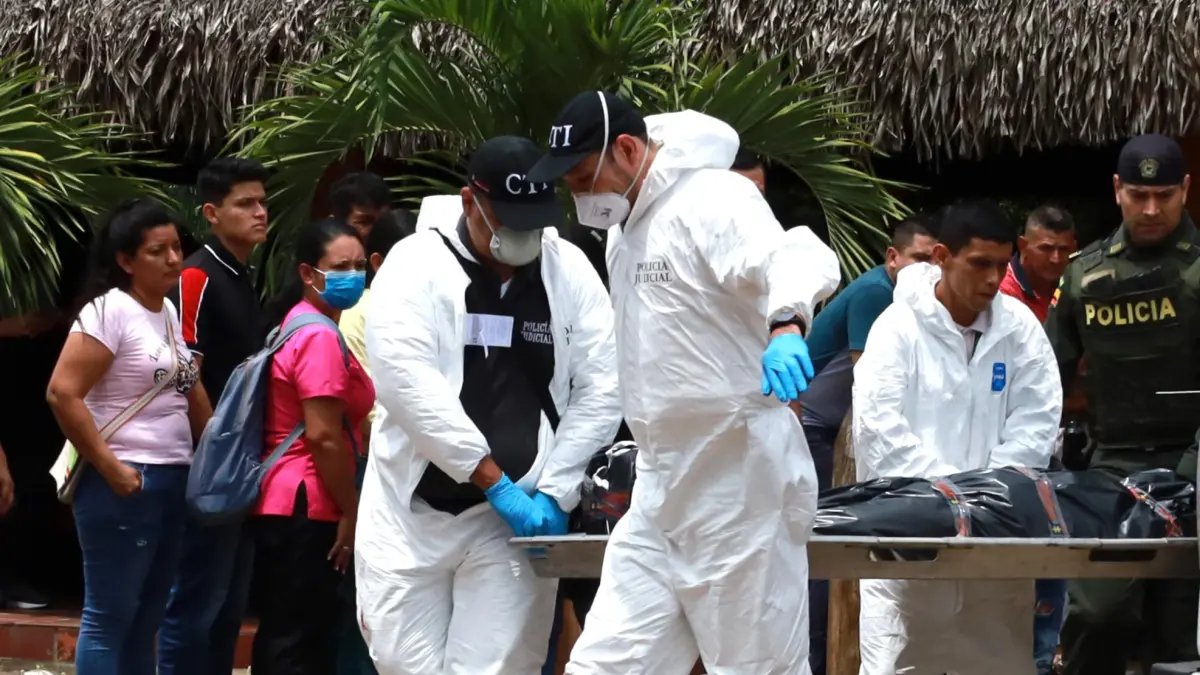 Sicario asesinó a un hombre que se movilizaba en una camioneta y luego huyó trotando con un fusil en plena calle de palmira, valle del cauca