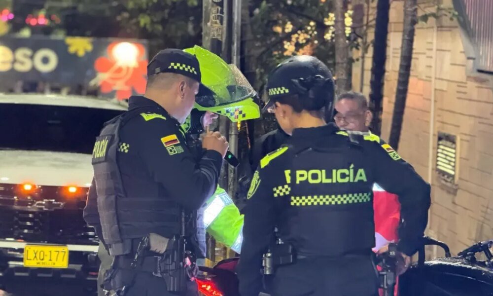 Buscan A ExtranJero en Medellín que atacó con un cuchillo a su pareja y le propinó 27 puñaladas para luego escapar del lugar