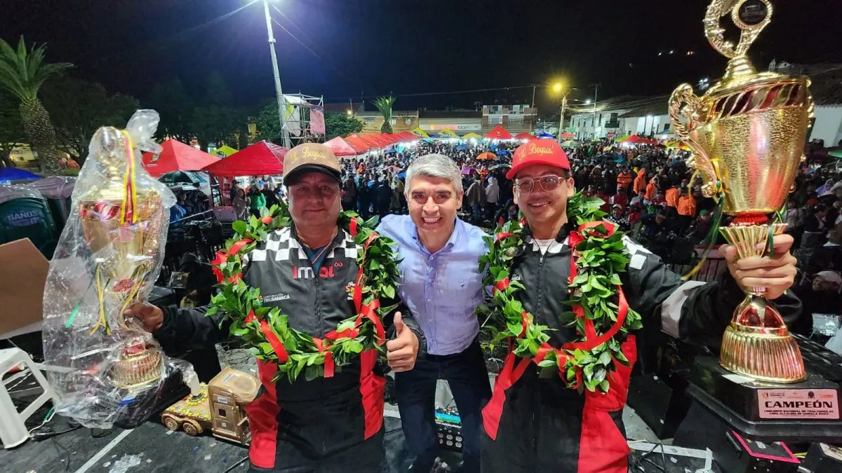 Padre e hijo, Fueron Los Campeones del Concurso Nacional de Tractomulas en Reversa que Convocó A los 154 Del País en Samacá de los 154 Mejores 'Muleros' en Samacá, Boyacá