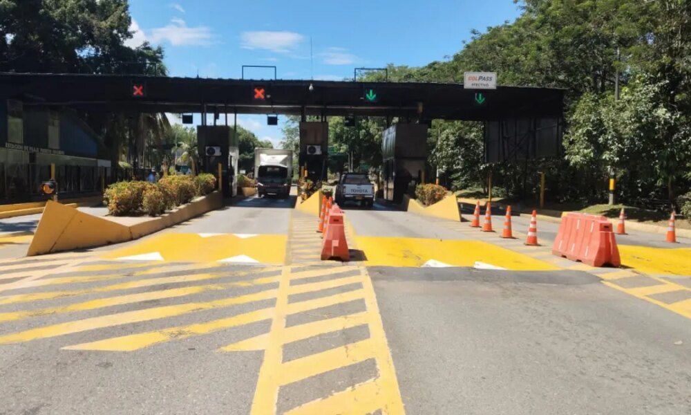 SE Restablece la Movilidad en dos Peajes Tras Protesta de los Camioneros