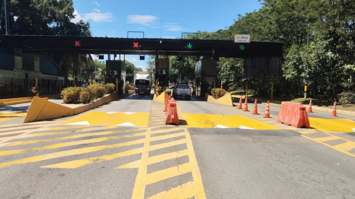 SE Restablece la Movilidad en dos Peajes Tras Protesta de los Camioneros