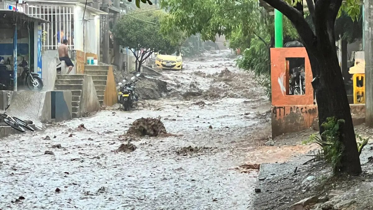Onda Tropical Y Baja Presión Mantienen Baja Amenaza la Zona Norte de Colombia