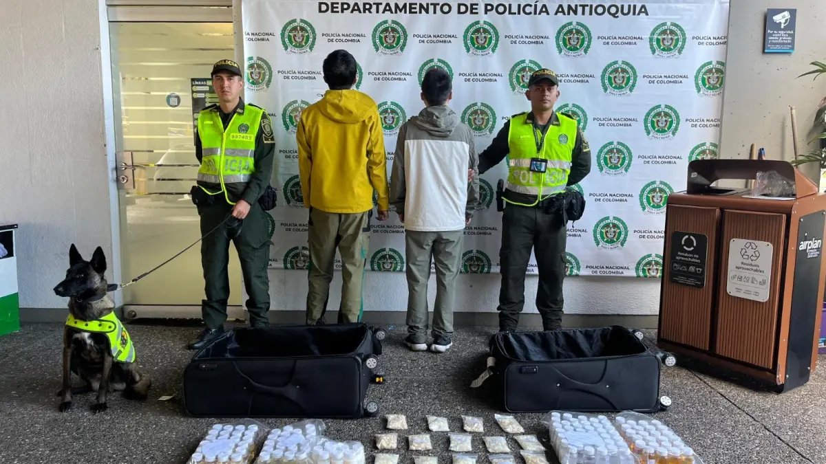 CiADANOS Chinos Fueron detenidos con estupefacientes en el Aeropuerto José María Córdova de Rionegro; una canina antinarcótica los detectó