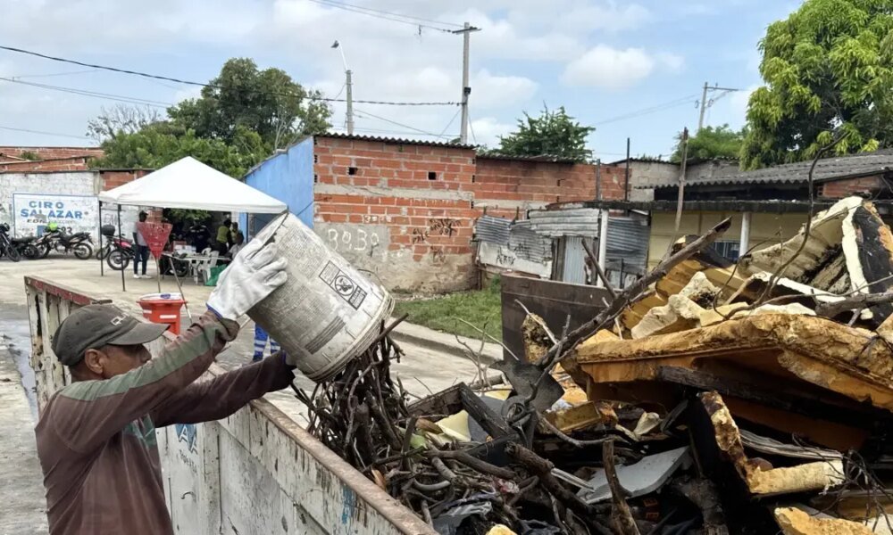 Barranquilla retira 400 m³ de residuos en barrio el bosque para evitar contaminación en el Arroyo León y Ciénaga de Mallorquín