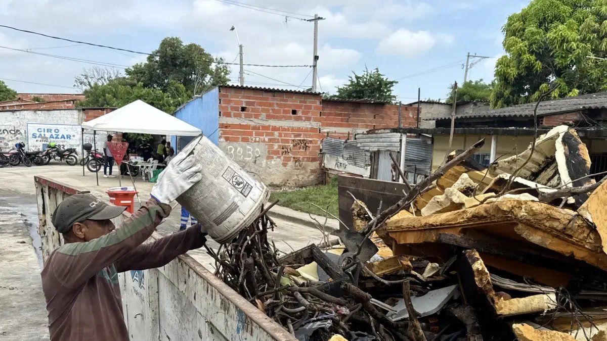 Barranquilla retira 400 m³ de residuos en barrio el bosque para evitar contaminación en el Arroyo León y Ciénaga de Mallorquín