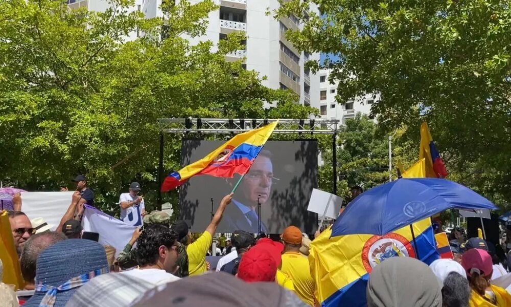 CiADANOS SE REUNIERON EN EL PARQUE WASHINGTON EN RESPALDO AL EXPRESIDENTE ÁLVARO URIBO VÉLEZ