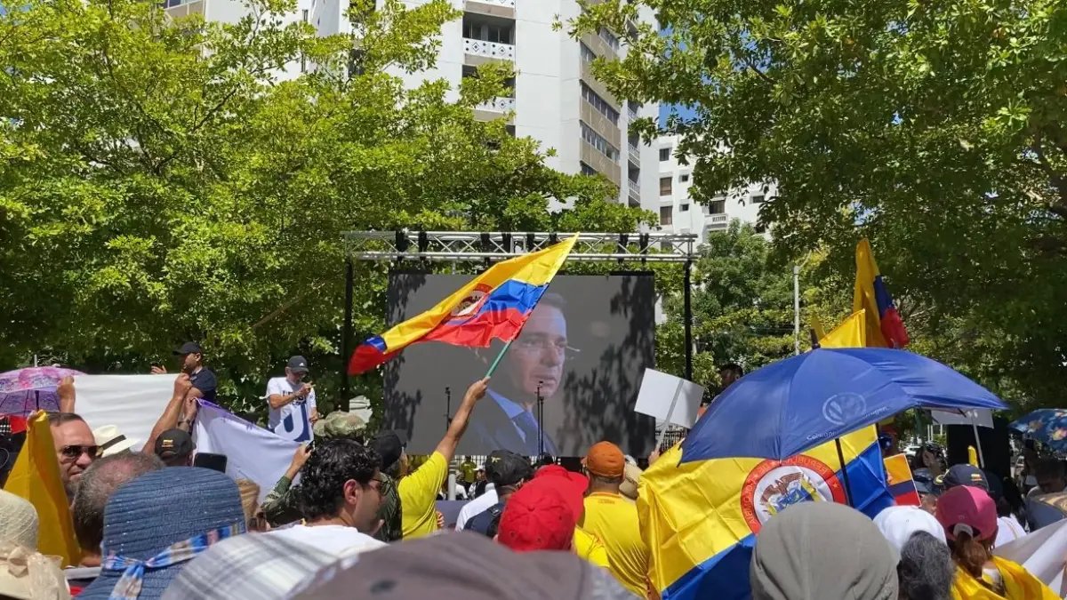 CiADANOS SE REUNIERON EN EL PARQUE WASHINGTON EN RESPALDO AL EXPRESIDENTE ÁLVARO URIBO VÉLEZ