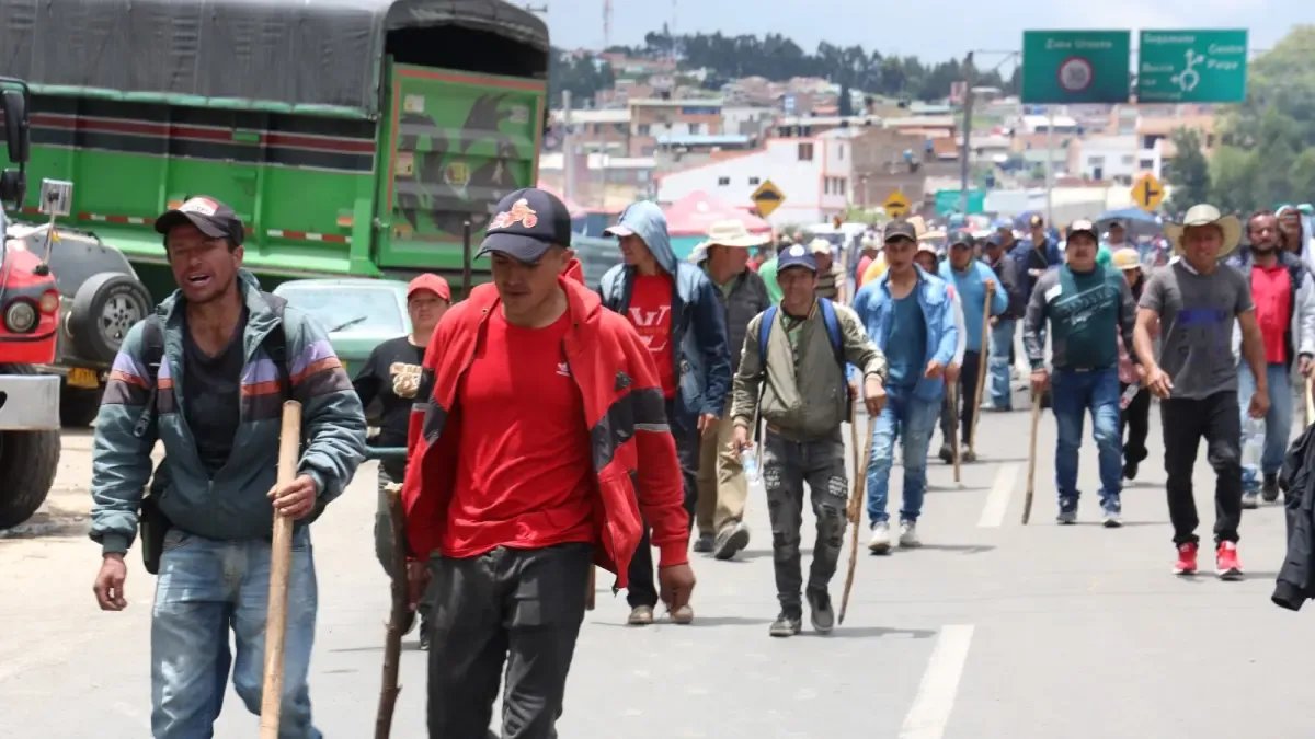 El Bloqueo Sigue y Las Autoridades Continúan en Mesas de Diálogos