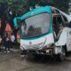 Ruta escolar, con 19 estudiantes a bordo, se estrelló contra una poste y una vivienda en localidad de San Cristóbal en bogotá: este se sabe