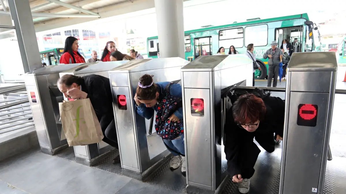 así es contener un los colados de transmilenio en la estación con alcalde número de casos en bogotá