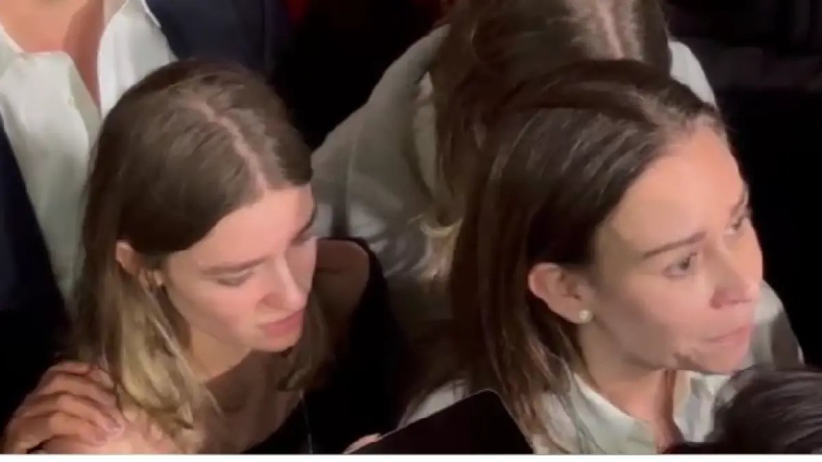 Así Fue la Llegada de la Familia de Miguel Uribe a la Cámara Ardiente en El Salón Elínto del Congreso; Su Esposa, María Claudia Tarazona, Hobró