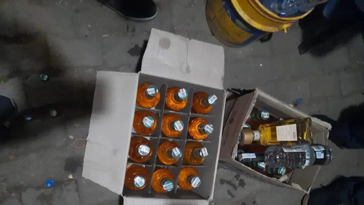 En un Paquete de Mensajería y en una Cabalgata Incautaron 80 Botellas de tequila y Aguardiente de Contrabando en Cali el Norte del Valle del Cauca