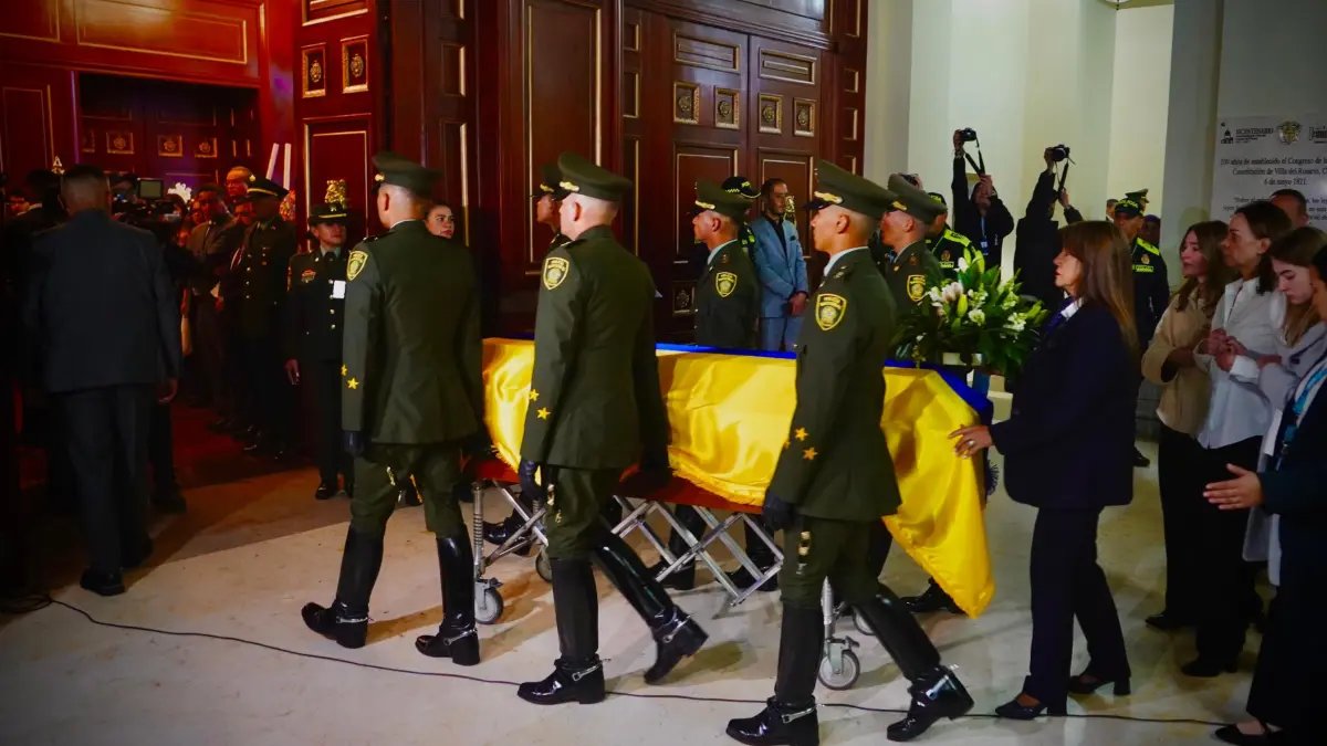 Su Cuerpo Ya Está en El Salón Elínto del Congreso