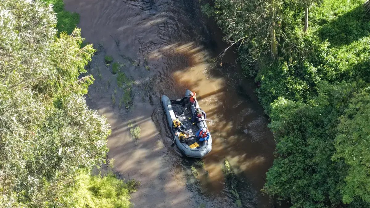 Valeria Afanador, Niña de 10 Años Reportada como Desaparecida Tras Salir del Colegio, ES Buscada en Río de Cundinamarca por El Cuerpo de Bomberos