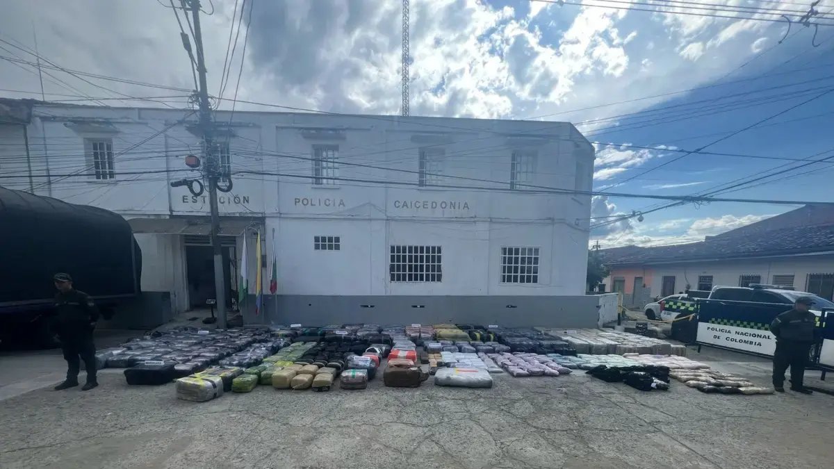 Así Fue El Operativo de la Policía para Decomisar Casi dos Toneladas y Media de Drogas en el Nororiente del Valle: SU Conductor Proviene de Los Llanos