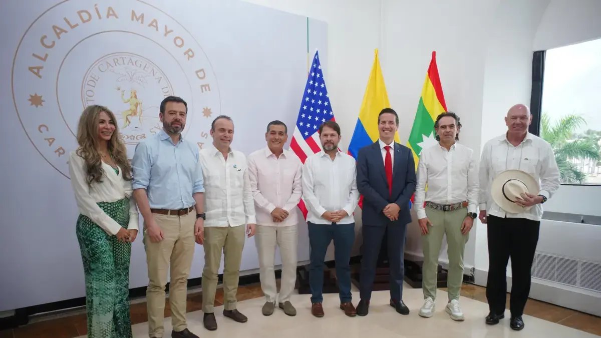 Jhon Macnamara, Embajador de los Ee.uu., y dos senadores de Esa Nacia se compran con Alcaldes del País en Cartagena