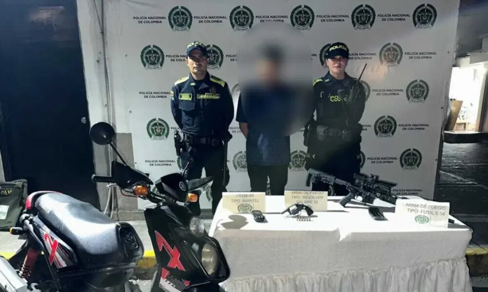 ¿Por qué? Un hombre portaba un fusil en plena avenida sexta norte de cali, corredor tradicional en la ciado? Este dijo tras su capto