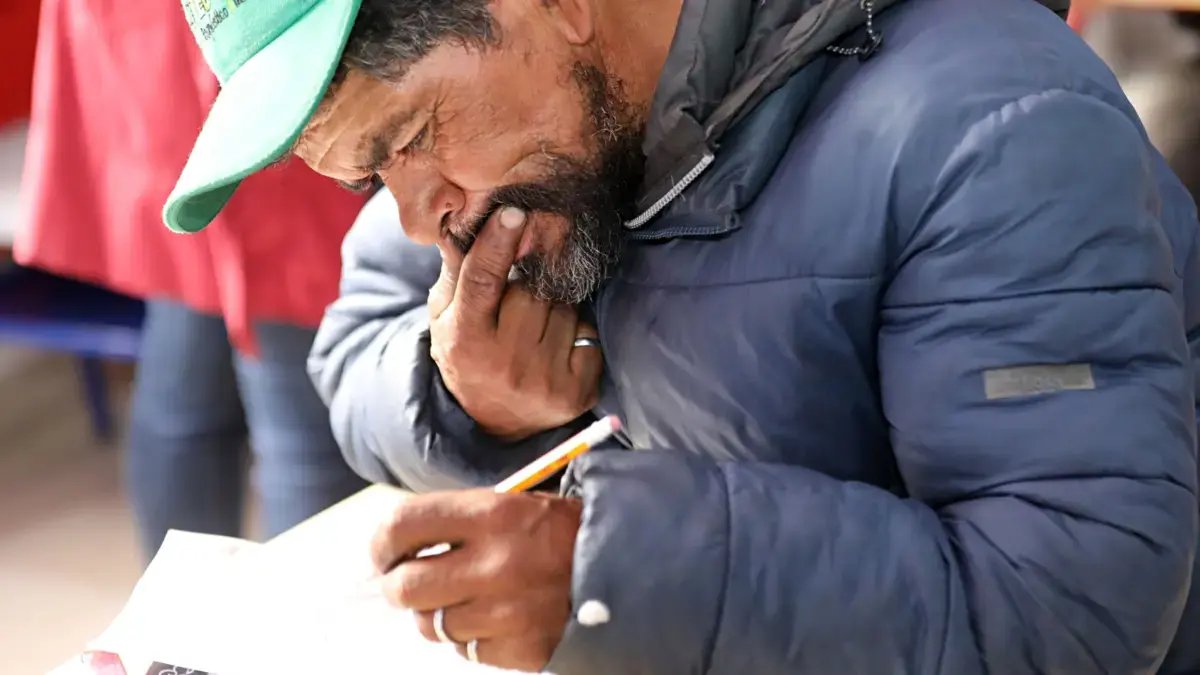 En El Corazón del Barrio Santa Fe, Un Grupo de Personas le Dan Otra Oportunidad al Colegio y Quieren Llegar a la Universidad