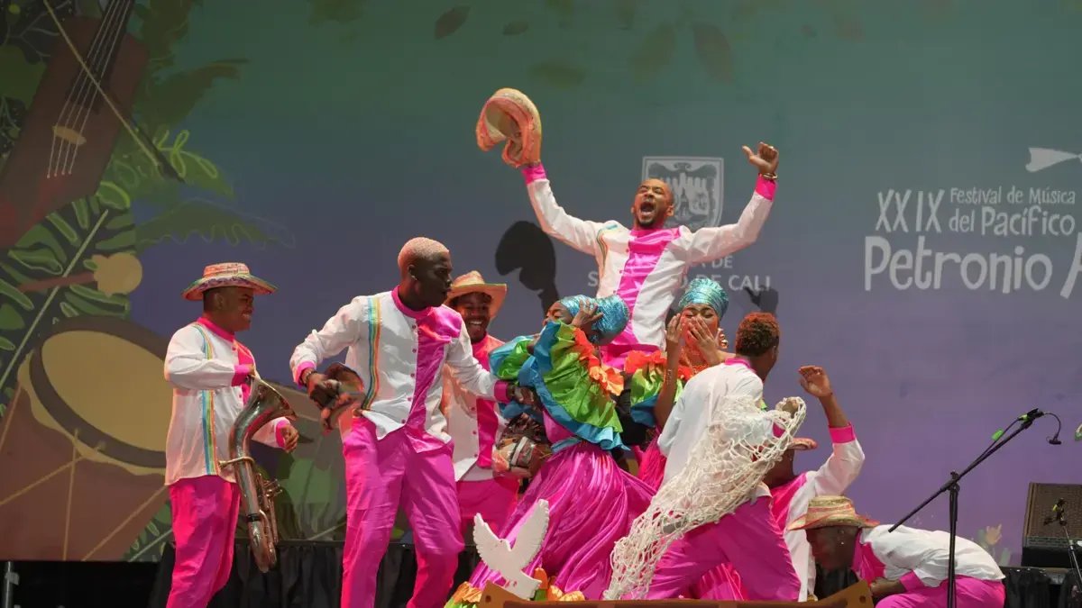 Participaron 2.000 Artistas; Eros Son Los Ganadores del Bombo Golpeador