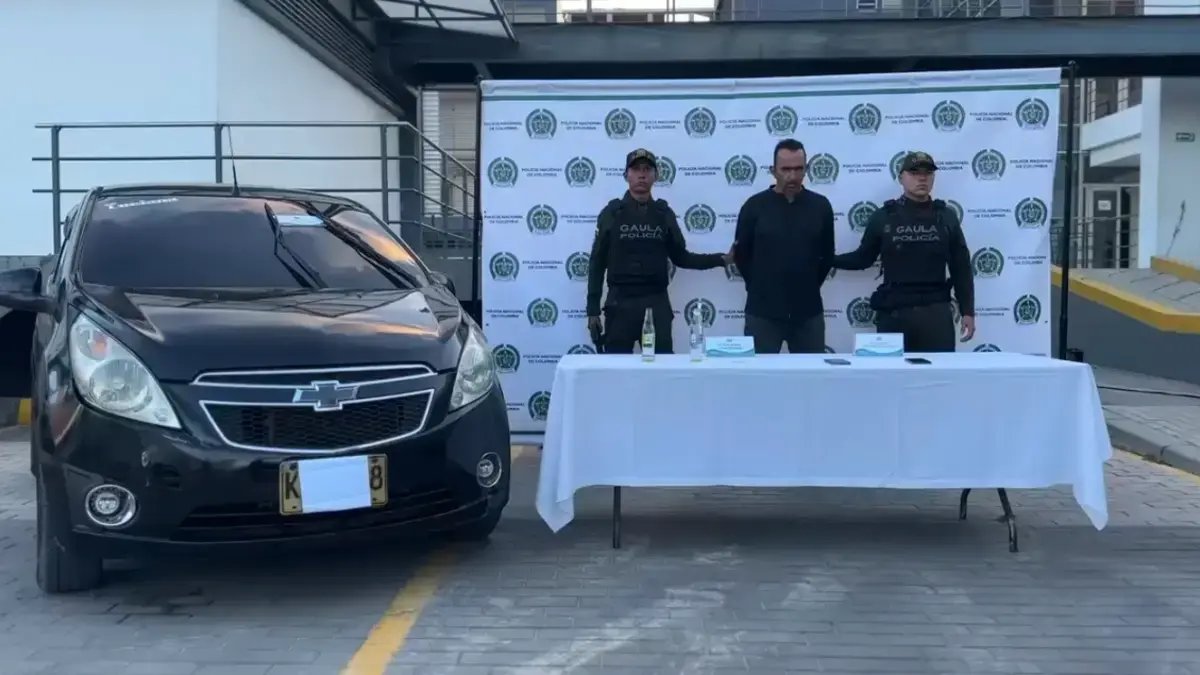Así Operaba SECUestrador Que Drogaba A Conductores de PlatAformas de transporte Entre Bogotá y Soacha, Lo Capturaron por Los Rines de Lujo de Un Carro