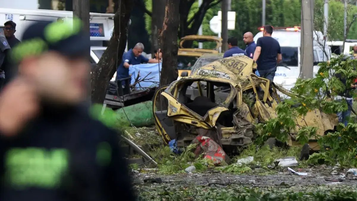 Atentado terrorista frente a la base area de cali