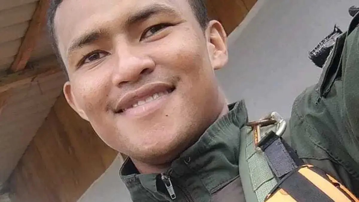 La Historia del Patrulero Rafael Anaya, Quien Visitó a su abuela en sucre antes de Morir en ataque de las disidencias un helicóptero de la policía