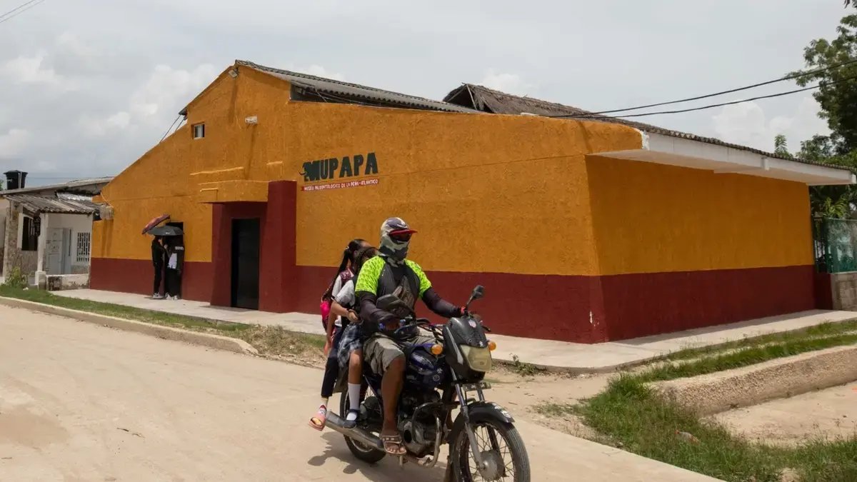 La Historia que empezó con un hueso y un profesor de colegio pueblo del atlánico