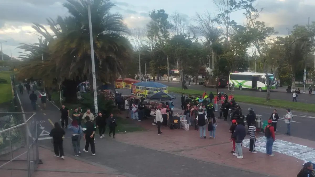 Reportaron perturbaciones entrelazadas, Asistentes y la Policía Durante el Segundo Día del Evento