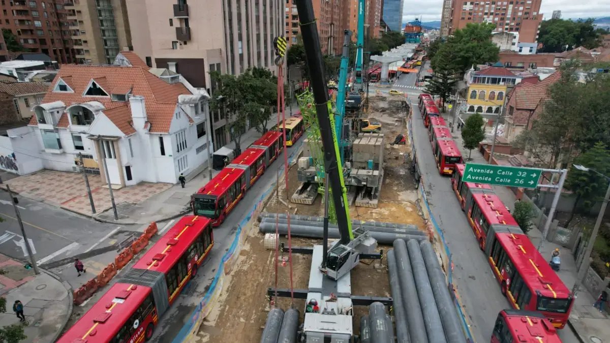 Videos e im ágenes del caos en la movilidad en bogotá por bus de transmilenio varado en la avenida caracas