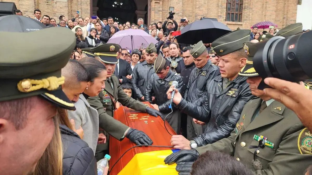 Entre El Llanto y El Regllamo