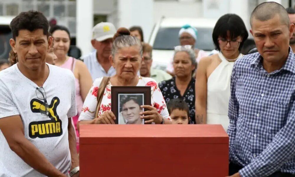 En el Valle existe un cementerio con un monumento levantado por exmilitares y exguerrilleros para rendir homenaje a desaparecidos en el conflicto