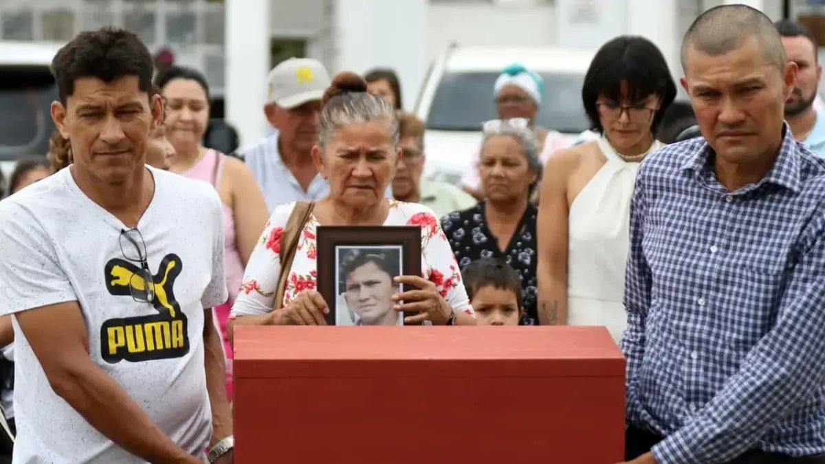 En el Valle existe un cementerio con un monumento levantado por exmilitares y exguerrilleros para rendir homenaje a desaparecidos en el conflicto