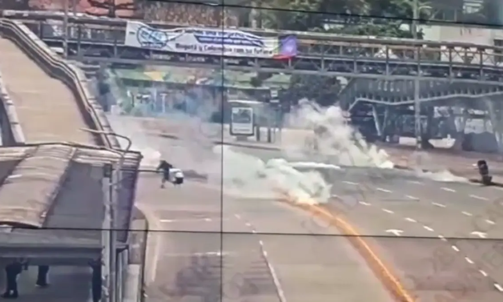 Presencia de Encapuchados Frente a la Universidad Nacional, en Carrera 30 y Calle 26, Géneros Afectación en Movilidad ¿por qué ¿el hijo de la perturbación?