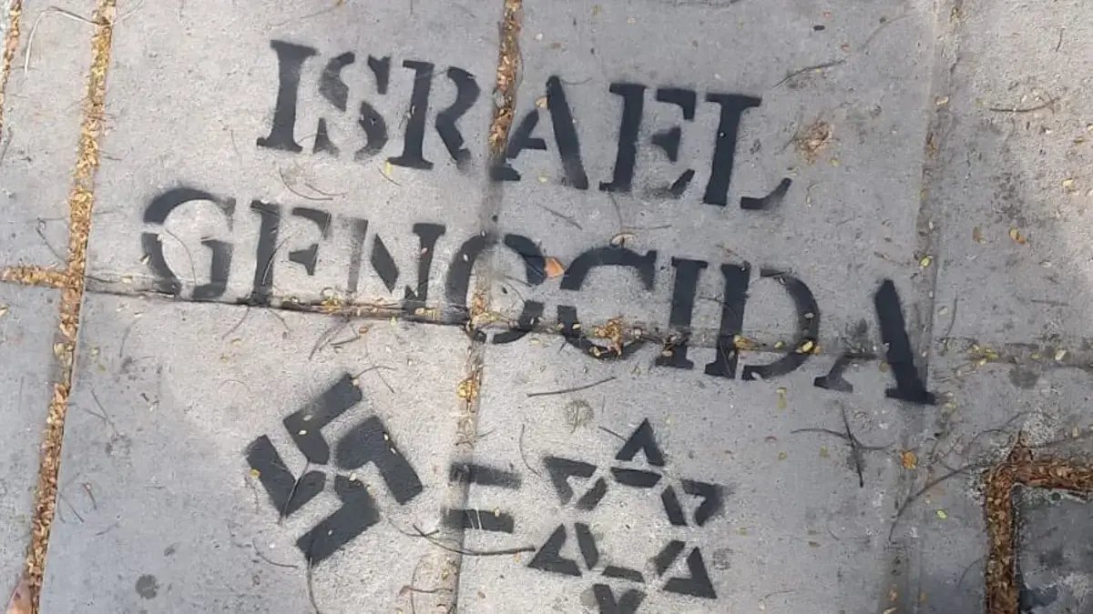 Le Pintaron Grafitis Con Mensajes Antisemitas