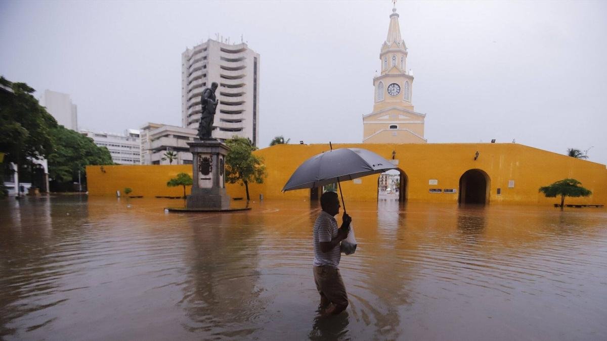 Onda Tropical 38 Avanza en El Caribe Con 80 % de Probabilidad de Ciclón y AltainA Naranja Por Lluvias en Seis Departamentos de la Región