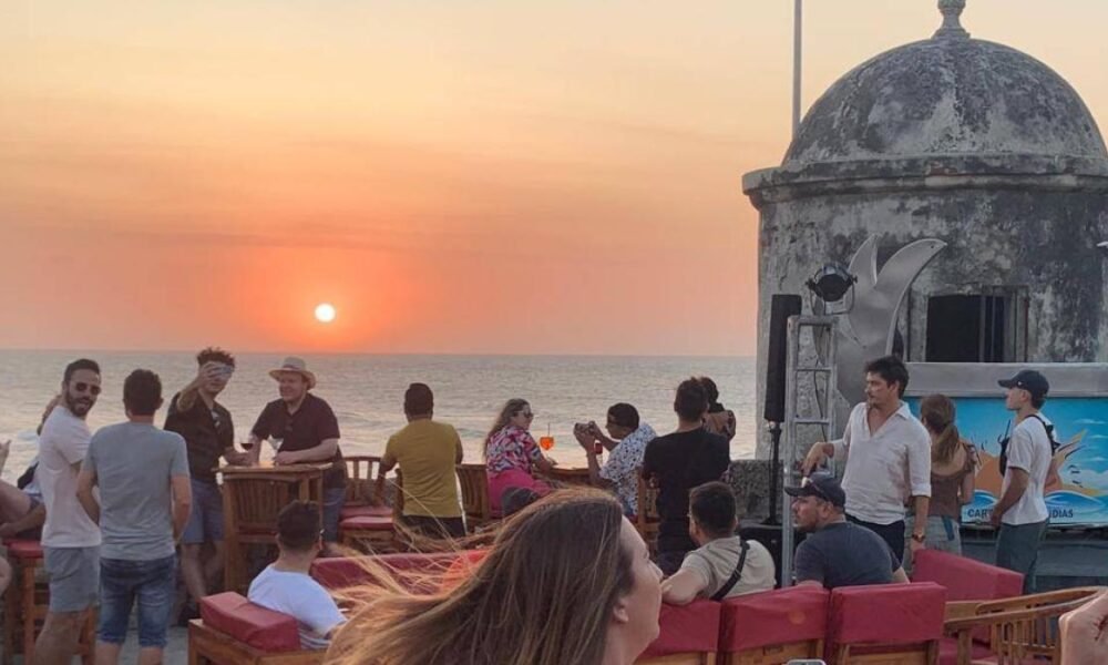 en Cinta Tres Agencias de Vieges, Un hostal y una Casa Turínstica