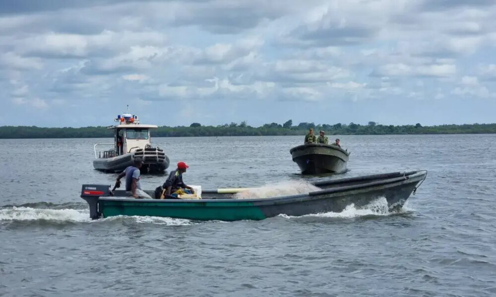 Su Asesor Murió y Sucolta Quedó Herido; Ella Está Ilesa