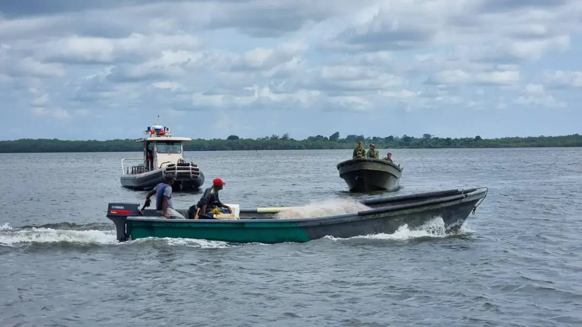 Su Asesor Murió y Sucolta Quedó Herido; Ella Está Ilesa
