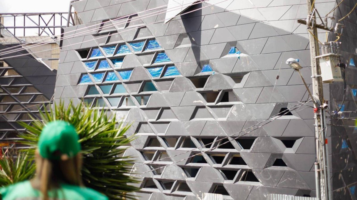 Contratista Salpicado Por Cano Aguas Vivas, de la Alcaldía de Quintero, abandonó Obras de la Biblioteca España en Medellín