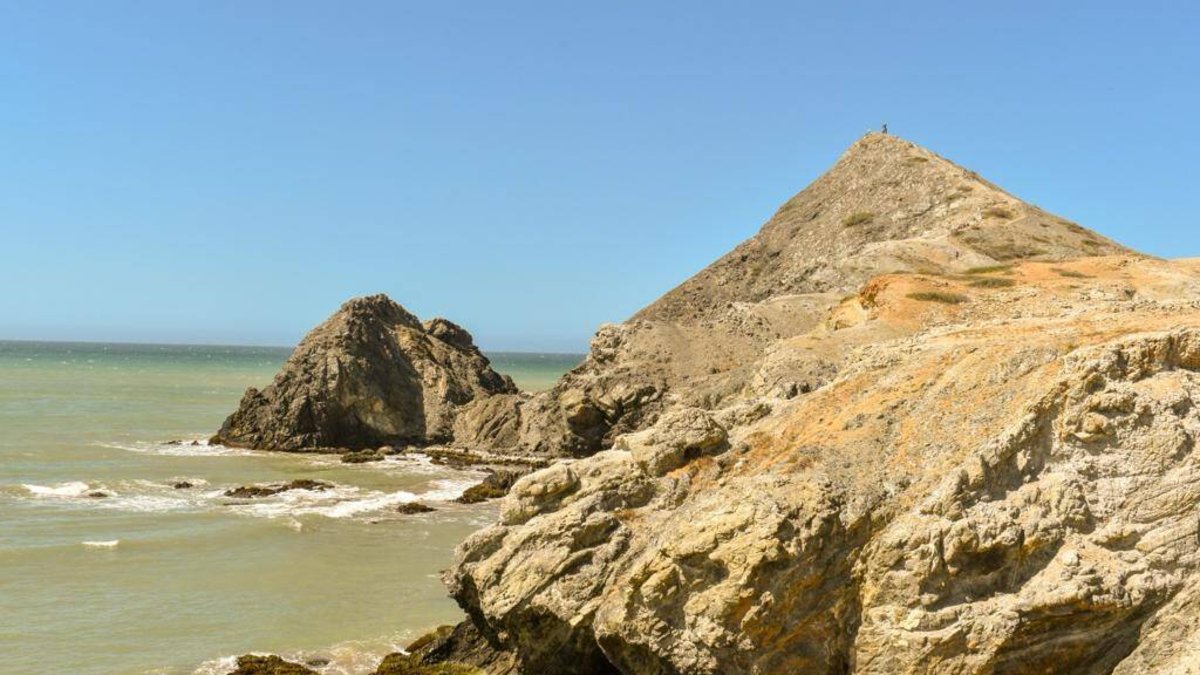 Hallan Dos Cadaverses Con Signos de Violencia en una playa