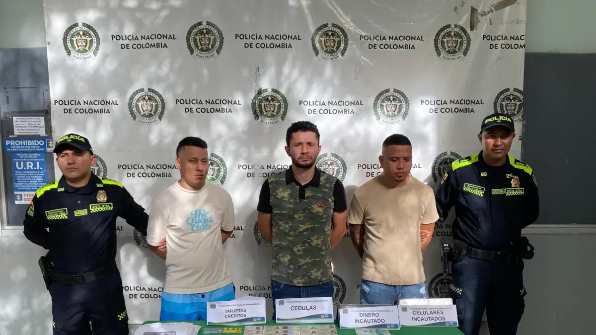Tenía 54 Cédulas, Tarjetas Bancarias y Simcards para fraudes informes en Barranquilla