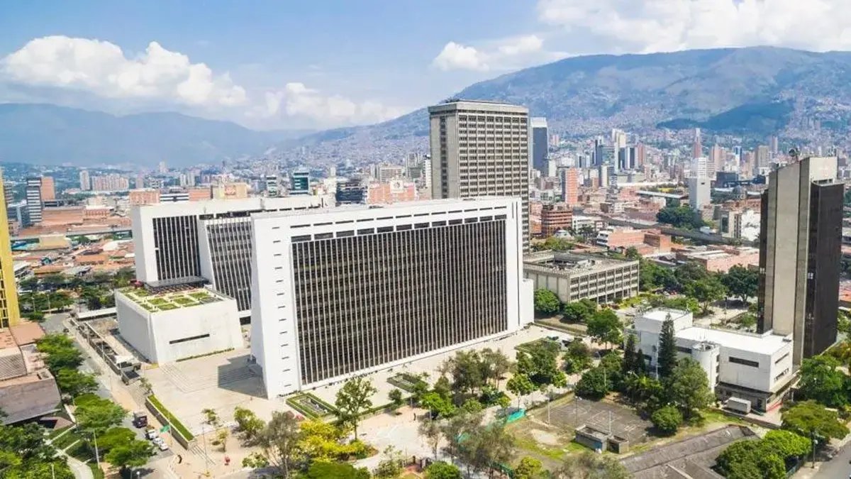 Abogado y Exases de la Alcaldía de Medellín Fue Atacado Por Un Hábitante de Calle en el Centro de la Ciudad; este se sabe